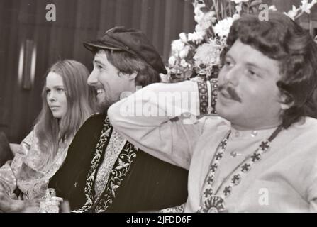 MAMASA UND DIE PAPAS US ro k Group im Oktober 1967. Von Let: Michelle Phillips, John Phillips, Scott McKenzie.. Foto: Tony Gale Stockfoto