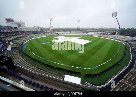 Gesamtansicht des überdachten Platzes vor dem Spiel am zweiten Tag des fünften LV= Insurance Test Series Spiels im Edgbaston Stadium, Birmingham. Bilddatum: Samstag, 2. Juli 2022. Stockfoto