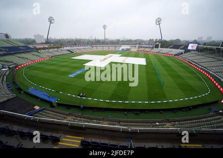 Gesamtansicht des überdachten Platzes vor dem Spiel am zweiten Tag des fünften LV= Insurance Test Series Spiels im Edgbaston Stadium, Birmingham. Bilddatum: Samstag, 2. Juli 2022. Stockfoto