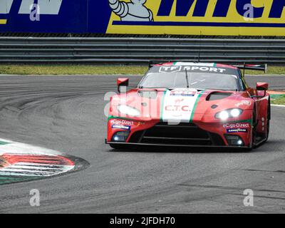 Monza, Italien. 01.. Juli 2022. 95 OMAN RACING MIT TF SPORT OMN G Aston Martin Vantage AMR John Hartshorne (GBR) B Henrique Chaves (PRT) S Jonathan Adam (GBR) during Endurance - ELMS FP1 Monza, Italy Juli 1 2022 Quelle: Independent Photo Agency Srl/Alamy Live News Stockfoto