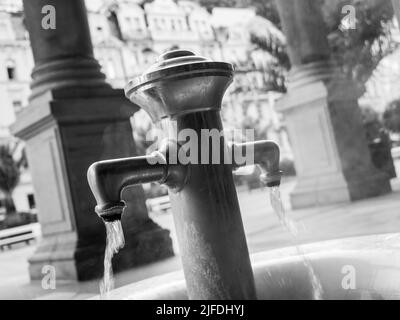 Prinz-Wenzel-Quelle in der Mühlenkolonnade oder Pramen Knize Vaclav I in der Mlynska Kolonada in Karlovy Vary, Böhmen, Tschechien Stockfoto
