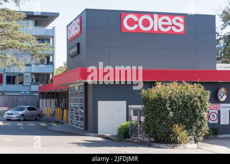 Ein eigenständiger Coles-Supermarkt im nördlichen Vorort Asquith in New South Wales, Australien Stockfoto