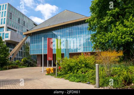 London, Großbritannien - 5. 2022. Mai: Das Äußere des Design Museums in Kensington, London, Großbritannien. Stockfoto