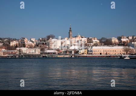 Serbien: Blick auf die Innenstadt von Belgrad von der anderen Seite des Flusses Sava Stockfoto