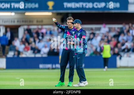 London, Großbritannien. 01. Juli 2022. Chris Green von Middlesex (links) während der T20 Vitality Blast - Middlesex vs Somerset auf dem Lord's Cricket Ground am Freitag, den 01. Juli 2022 in LONDON ENGLAND. Kredit: Taka G Wu/Alamy Live Nachrichten Stockfoto