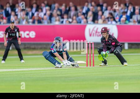 London, Großbritannien. 01. Juli 2022. Jack Davies von Middlesex (links) Fledermäuse während T20 Vitality Blast - Middlesex vs Somerset auf dem Lord's Cricket Ground am Freitag, 01. Juli 2022 in LONDON ENGLAND. Kredit: Taka G Wu/Alamy Live Nachrichten Stockfoto