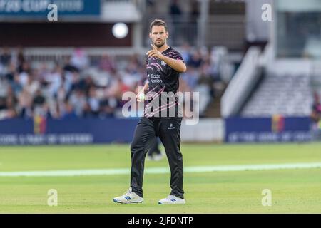 London, Großbritannien. 01. Juli 2022. Lewis Gregory vom Somerset Cricket Club während der T20 Vitality Blast - Middlesex vs Somerset auf dem Lord's Cricket Ground am Freitag, den 01. Juli 2022 in LONDON ENGLAND. Kredit: Taka G Wu/Alamy Live Nachrichten Stockfoto