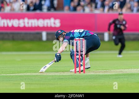 London, Großbritannien. 01. Juli 2022. Luke Hollman von Middlesex in Aktion während T20 Vitality Blast - Middlesex vs Somerset auf dem Lord's Cricket Ground am Freitag, 01. Juli 2022 in LONDON ENGLAND. Kredit: Taka G Wu/Alamy Live Nachrichten Stockfoto