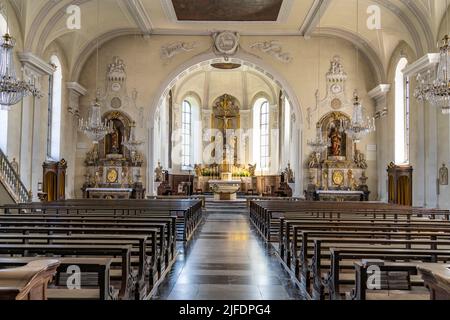 Innenraum der katholischen Stadtpfarrkirche Liebfrauenkirche in Waldshut-Tiengen, Baden-Württemberg, Deutschland | die katholische Stadtpfarrkirche o Stockfoto