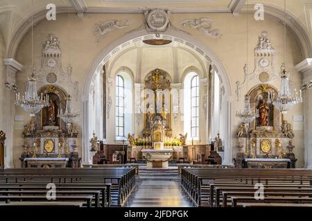 Innenraum der katholischen Stadtpfarrkirche Liebfrauenkirche in Waldshut-Tiengen, Baden-Württemberg, Deutschland | die katholische Stadtpfarrkirche o Stockfoto