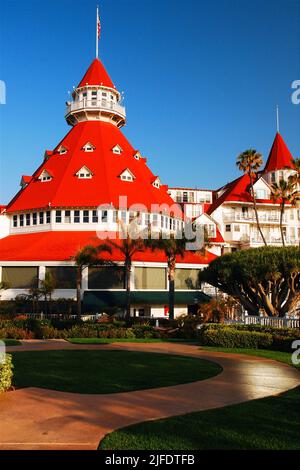 Das rote Dach des Hotels del Coronado ist ein bekannter Anblick des Resorts in der Nähe von San Diego, Kalifornien Stockfoto