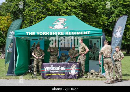 Hull, Großbritannien. 02.. Juli 2022. Der thematische Fanpark der Streitkräfte ist mit Aktivitäten für alle Fans ausgelegt, die am heutigen Spiel im MKM-Stadion in Hull, Großbritannien, am 7/2/2022 teilnehmen. (Foto von James Heaton/News Images/Sipa USA) Quelle: SIPA USA/Alamy Live News Stockfoto