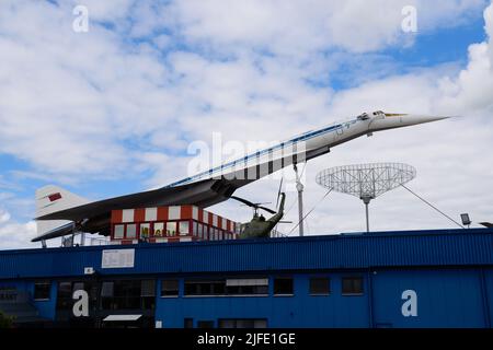 SINSHEIM, DEUTSCHLAND - MAI 2022: Weißes blaues Tupolev TU-144 Sowjetisches Überschallflugzeug 1968 Stockfoto