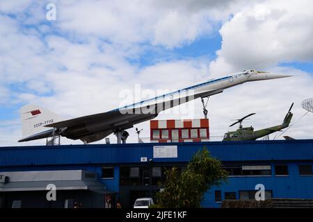 SINSHEIM, DEUTSCHLAND - MAI 2022: Weißes blaues Tupolev TU-144 Sowjetisches Überschallflugzeug 1968 Stockfoto