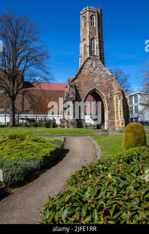 Der wunderschöne Greyfriars Tower befindet sich in Tower Gardens, in der Stadt Kings Lynn in Norfolk, Großbritannien. Stockfoto