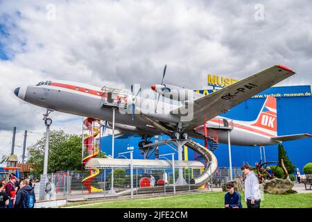 SINSHEIM, DEUTSCHLAND - MAI 2022: Weißes rotes Iljuschin Il-18 sowjetisches Turboprop-Flugzeug 1957 Stockfoto