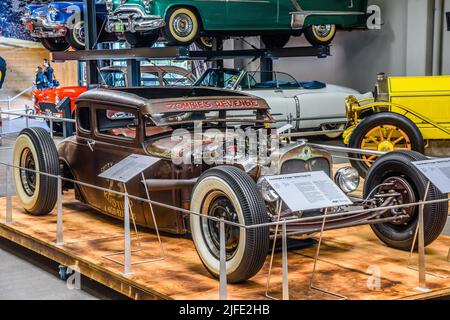 SINSHEIM, DEUTSCHLAND - MAI 2022: Brown Ford Modell A Coupe Skoty Koteletts 23 1930 300ps Stockfoto