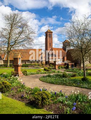 Norfolk, Großbritannien - 7. 2022. April: Ein Blick auf das wunderschöne Gelände des Heiligtums unserer Lieben Frau von Walsingham im Dorf Walsingham in Norfolk, Großbritannien. Stockfoto