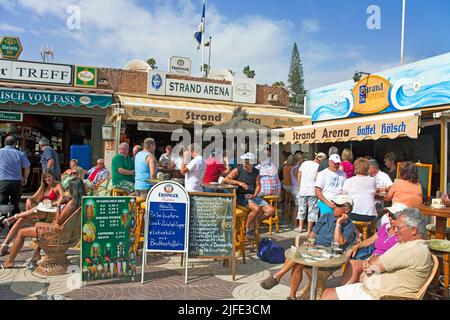 Geschäfte, Bars und Restaurants an der Strandpromenade, Playa del Ingles, Grand Canary, Kanarische Inseln, Spanien, Europa Stockfoto