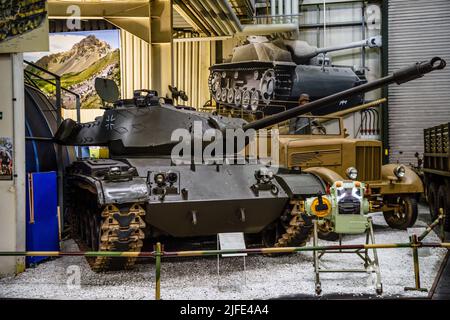 SINSHEIM, DEUTSCHLAND - MAI 2022: Schwarzer amerikanischer leichter Panzer M41 Walker Bulldog 76-mm Gun Tank, M41 Cadillac 1950 500ps Stockfoto