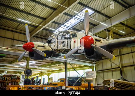 SINSHEIM, DEUTSCHLAND - MAI 2022: Weißes rotes deutsches Bomberflugzeug Heinkel He 111 WW2 3. reich nazi-Deutschland Luftwaffe Stockfoto