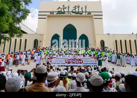 Dhaka, Bangladesch. 02.. Juli 2022. Aktivisten der Islami Andolan Bangladesh Party veranstalten eine Kundgebung, um gegen die angebliche "Wasserangriffswelle" Indiens nach Bangladesch zu protestieren, in Dhaka, Bangladesch, 2. Juli 2022. Foto von Suvra Kanti das/ABACAPRESS.COM Quelle: Abaca Press/Alamy Live News Stockfoto