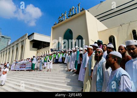 Dhaka, Bangladesch. 02.. Juli 2022. Aktivisten der Islami Andolan Bangladesh Party veranstalten eine Kundgebung, um gegen die angebliche "Wasserangriffswelle" Indiens nach Bangladesch zu protestieren, in Dhaka, Bangladesch, 2. Juli 2022. Foto von Suvra Kanti das/ABACAPRESS.COM Quelle: Abaca Press/Alamy Live News Stockfoto