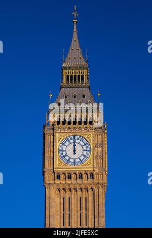 Der atemberaubende und neu renovierte Elizabeth Tower, des Houses of Parliament in Westminster, London, Großbritannien. Stockfoto
