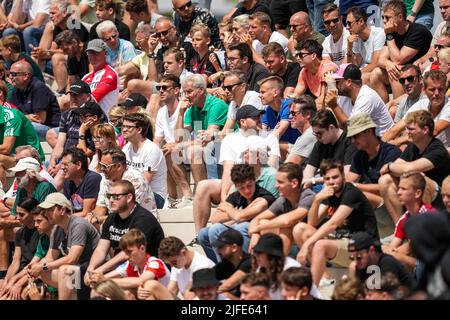 Rotterdam, Niederlande. 02.. Juli 2022. Rotterdam - Supporters of Feyenoord während des Spiels zwischen Feyenoord und FC Kopenhagen in Varkenoord am 2. Juli 2022 in Rotterdam, Niederlande. (Box to Box Pictures/Yannick Verhoeven) Credit: Box to Box pictures/Alamy Live News Stockfoto