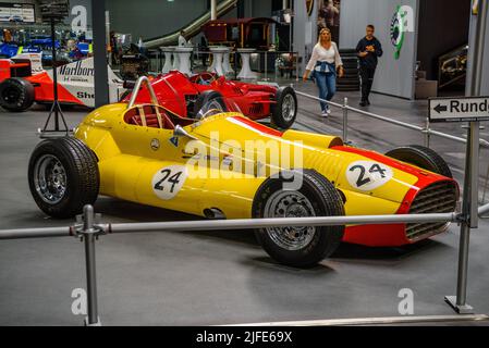 SINSHEIM, DEUTSCHLAND - MAI 2022: Gelber Hildegas Formel SS 1960 300ps Rennwagen Stockfoto