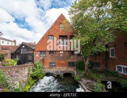 Winchester City Mill, eine restaurierte Wassermühle am Fluss Itchen im historischen Stadtzentrum von Hampshire, England, Großbritannien Stockfoto