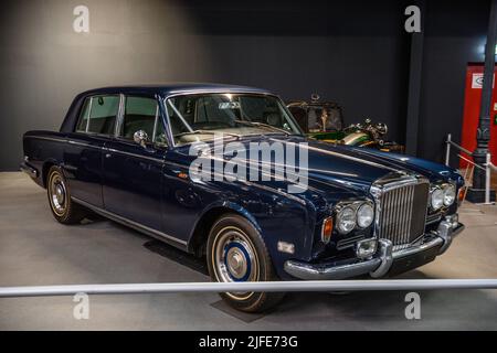 SINSHEIM, DEUTSCHLAND - MAI 2022: Blue Bentley T-Limousine 1973 260ps Stockfoto