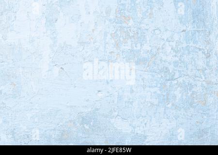 Alte raue blaue Betonwand, Stuckmuster, Fototextur. Weißer abblätternder Putz. Heller Beton-Hintergrund. Zement grunge schäbige Oberfläche Stockfoto