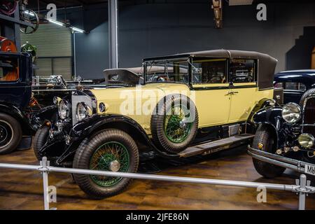 SINSHEIM, DEUTSCHLAND - MAI 2022: Beige Mercedes-Benz 630 1928 160PS Stockfoto