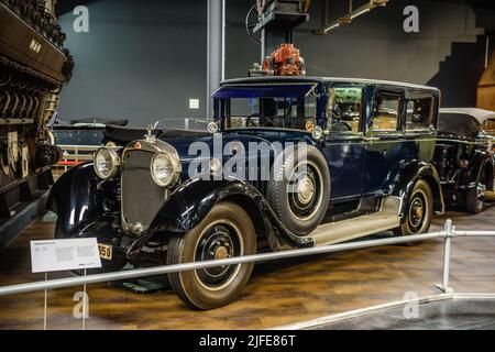 SINSHEIM, DEUTSCHLAND - MAI 2022: Dunkelblau Maybach W 5 SG 1928 120PS Stockfoto