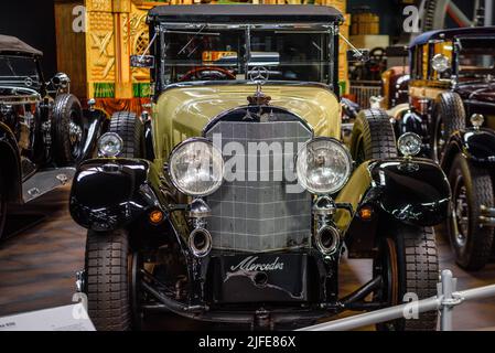 SINSHEIM, DEUTSCHLAND - MAI 2022: Beige Mercedes-Benz 630 1928 160PS Stockfoto