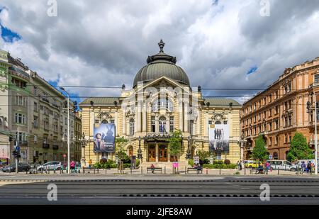 Budapest, Ungarn. Comedy Theater von Budapest oder Vigszinhaz, erbaut von Fellner und Helmer Stockfoto