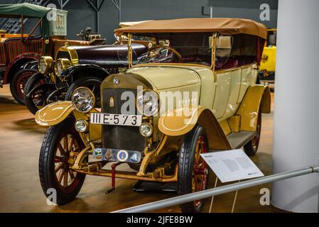 SINSHEIM, DEUTSCHLAND - MAI 2022: Beige NSU 8 40 1914 30ps Stockfoto