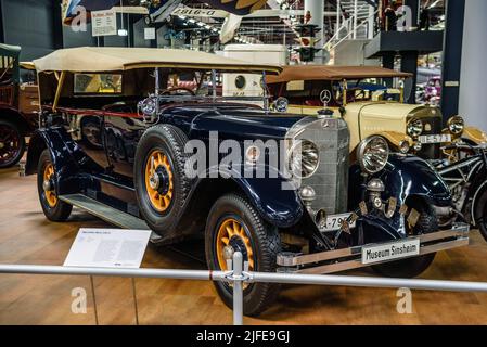 SINSHEIM, DEUTSCHLAND - MAI 2022: Schwarzer Mercedes 400 K 1924 100ps Stockfoto