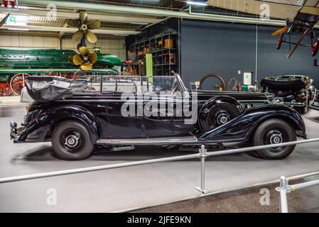 SINSHEIM, DEUTSCHLAND - MAI 2022: Silberschwarzer Mercedes Benz G 4 1938 110ps Stockfoto