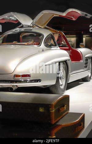 Mercedes-Benz 300 SL Flügeltürer Oldtimer-Rückseite auf Automobilausstellung in Baku, Aserbaidschan - april 12,2017 Stockfoto