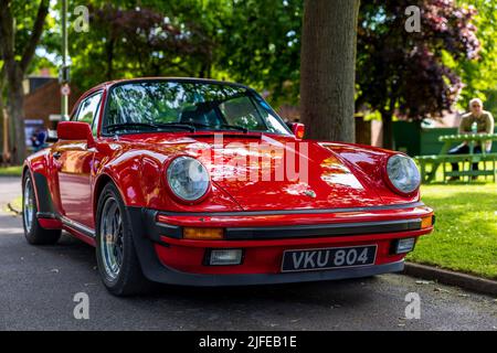 1981 Porsche 911 3,3 Liter ‘VKU 804’ auf der Juni Scramble im Bicester Heritage Center am 19.. Juni 2022 zu sehen Stockfoto