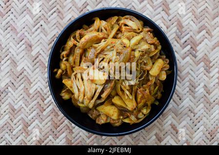 Leckere Jackfruit-Rührgerichte mit frischem, brachem, frischem Indische köstliche Beilage. Authentische Kathal KI Sabji hausgemachte asiatische Gemüse gekocht. Fanas sabzi Stockfoto