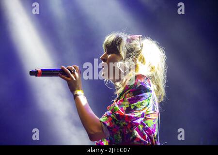 Padua, Italien. 01.. Juli 2022. Die junge italienische Sängerin - Songwriterin Caffellatte aka Giorgia Groccia, spielte am 1. Juli 2022 auf der Bühne des Sherwood Festivals in Padua, Italien. (Foto: Mimmo Lamacchia/Pacific Press/Sipa USA) Quelle: SIPA USA/Alamy Live News Stockfoto