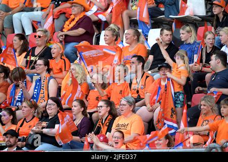 ENSCHEDE - die Orange Legion beim Freundschaftsspiel der Niederlande und Finnlands im Stadion De Grolsch Veste am 2. Juli 2022 in Enschede, Niederlande. ANP GERRIT VAN COLOGNE Stockfoto