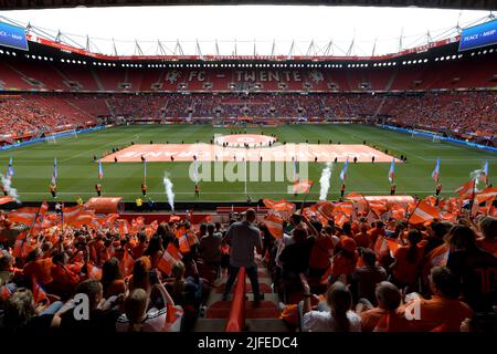 ENSCHEDE - die Orange Legion beim Freundschaftsspiel der Niederlande und Finnlands im Stadion De Grolsch Veste am 2. Juli 2022 in Enschede, Niederlande. ANP GERRIT VAN COLOGNE Stockfoto