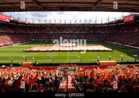 ENSCHEDE - die Orange Legion beim Freundschaftsspiel der Niederlande und Finnlands im Stadion De Grolsch Veste am 2. Juli 2022 in Enschede, Niederlande. ANP GERRIT VAN COLOGNE Stockfoto