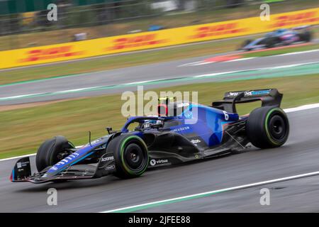 Silverstone, Großbritannien. 2.. Juli 2022, Silverstone Circuit, Silverstone, Northamptonshire, England: Britischer Grand Prix F1, Qualifying Sessions: Williams Rennfahrer Nichola Latifi in seinem Williams-Mercedes FW44 Credit: Action Plus Sports Images/Alamy Live News Stockfoto