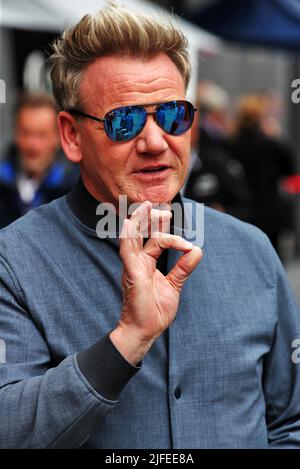 Silverstone, Großbritannien. 02.. Juli 2022. Gordon Ramsey (GBR) Starkoch. Großer Preis von Großbritannien, Samstag, 2.. Juli 2022. Silverstone, England. Quelle: James Moy/Alamy Live News Stockfoto