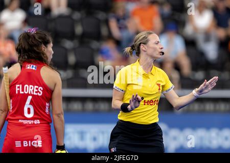 AMSTERDAM - Schiedsrichter Ivona Makar (Kroatien) während des Spiels zwischen Deutschland und Chile bei der Hockey-Weltmeisterschaft im Wagener-Stadion, am 2. Juli 2022 in Amsterdam, Niederlande. ANP SANDER KING Stockfoto